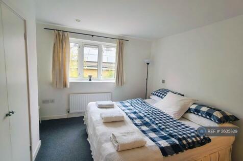 Master Bedroom With King-Size Bed And Ensuite 