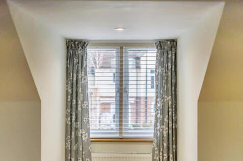 1376005-8-6915d21...