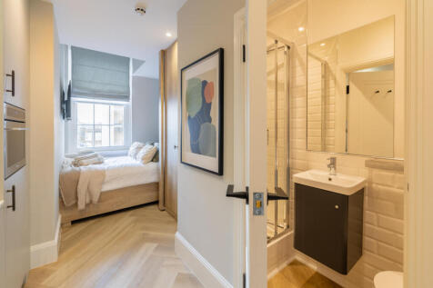 A newly refurbished studio apartment in Chelsea SW3, offering modern open-plan living with a fully fitted kitchen, stylish shower room, and excellent natural light. Residents benefit from 24-hour gym