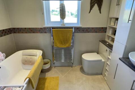 En Suite Bathroom Best.JPG