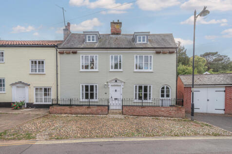 4 Bedroom Semi-Detached in IP12 4NG