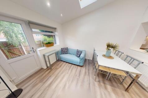 4 Bedroom House in NG1 4DS