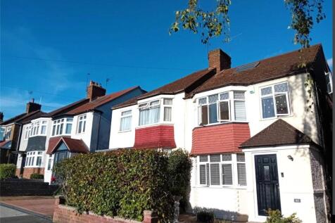 Semi-Detached in EN5 2BN