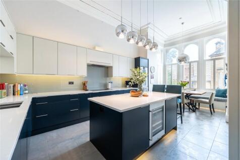 5 bed, 4 bath End of Terrace in Glasgow - Photo 3