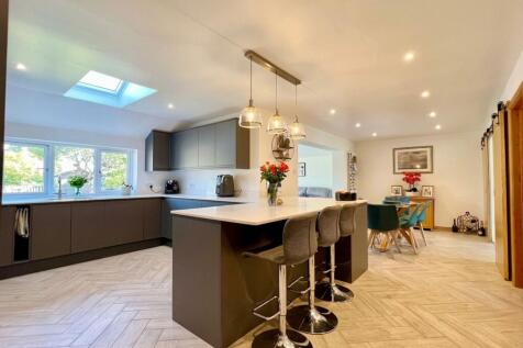 Kitchen dining room