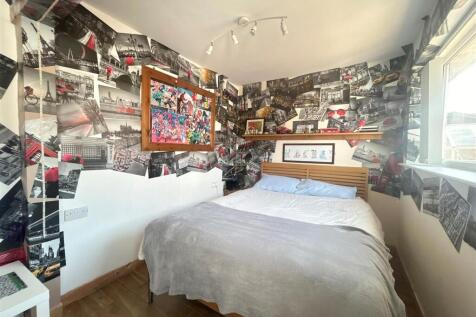 Bedroom Garden Oakdale.jpg