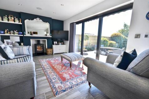 Lounge / Dining Room
