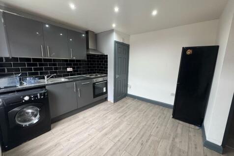 A newly renovated three-bedroom home in the popular LS8 5JR area of Leeds, available from 9th December 2026. The property features bright and spacious living and dining areas, three well-sized bedroom