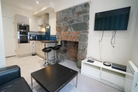1 Bedroom Flat in LL57 1NT