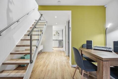 Dining area to kitchen.jpg