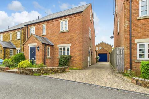 1. CAM04922G0-PR0024-STILL028