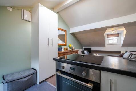 OPEN PLAN LIVING AREA