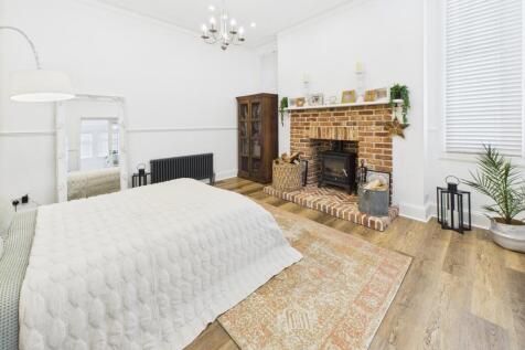 CAM03185G0-PR0115-STILL015