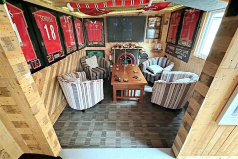 BAR & LOUNGE