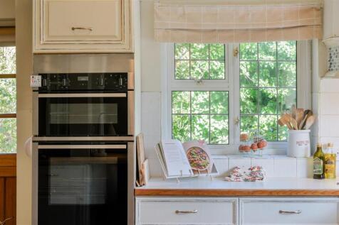 WILMERHATCH LANE (21).jpg