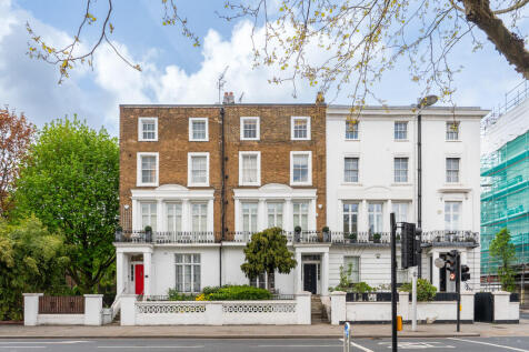 Bright, top floor flat on The Kings Road, Chelsea.