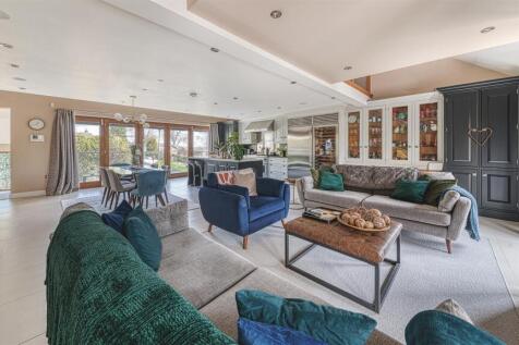 Living Lounge/Dining/Kitchen