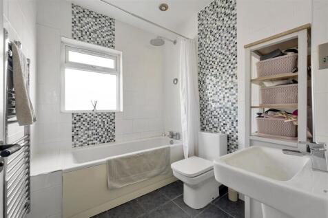 Selwyn Avenue, E4