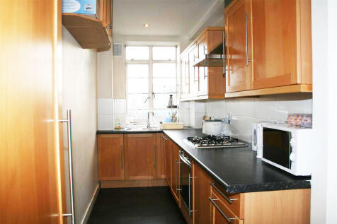 Available from Middle of June 2026 (Unfurnished or Furnished) Well presented three bedroom south facing flat on the 6th floor with lifts in this popular purpose built block with 24 hour security in La