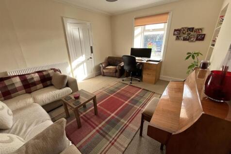 SITTING ROOM/BEDROOM 2