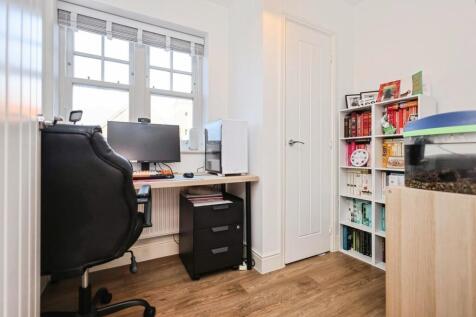 Bedroom 2 / Study