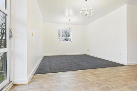 CAM03729G0-PR0176-STILL009