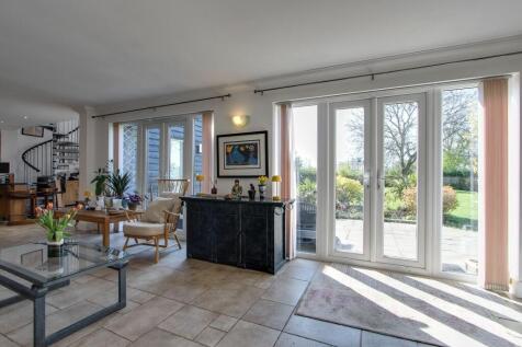 Open Plan Family Room/Kitchen