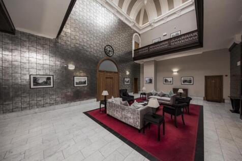 Communal Vestibule Lounge