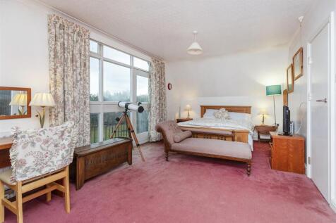 Bramleys Estate Agents - Pinfold Lane - Fixby (30)