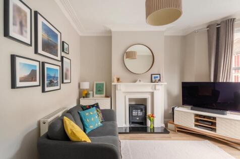 1E6RAV - Living Room D.jpg