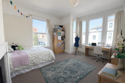 BEDROOM 5