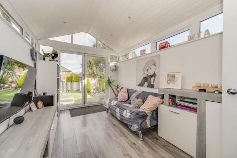 KITCHEN, DINER AND LIVING ROOM