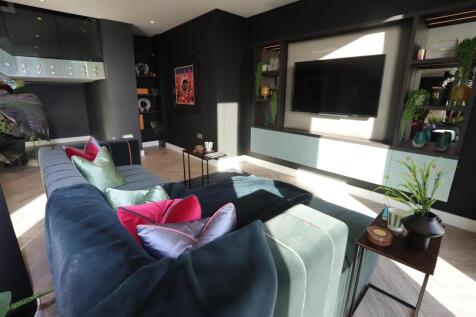 3 bed, 4 bath Apartment in Manchester - Photo 5