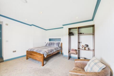 CAM03185G0-PR0102-STILL015