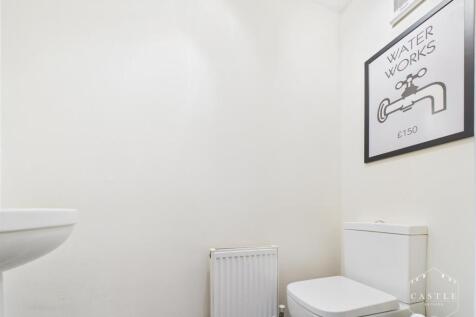 GUEST CLOAKROOM