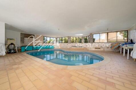 Sea View 9 Bed Property For Sale