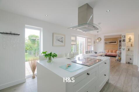 111 Dewberry - Kitchen1.jpg