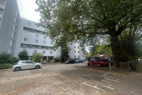 ** Zero Deposit Guarantee Available **
This beautifully decorated studio apartment is now available to rent on an unfurnished basis. With Princes Park and Sefton Park just a stones throw away, this pr