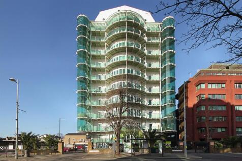 LONG LET. Located within the stunning Cavalier House development, this modern one bedroom flat benefits from a central location and comes with parking.