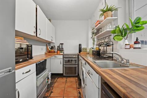 Kitchen (2).jpeg