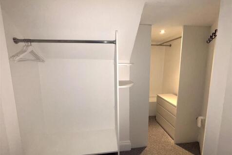 WALK IN DRESSING ROOM