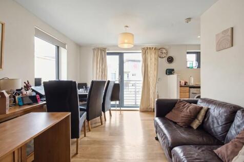 Living Area - Ang...