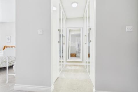 CAM02195G0-PR0085-STILL036