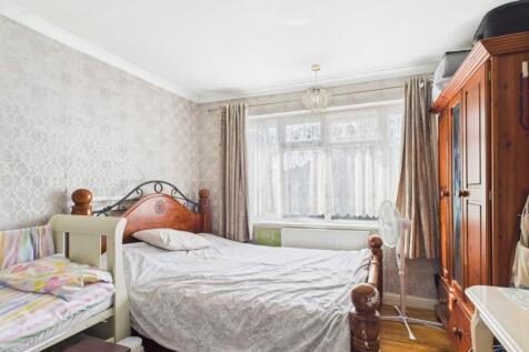 CAM03750G0-PR0059-STILL021