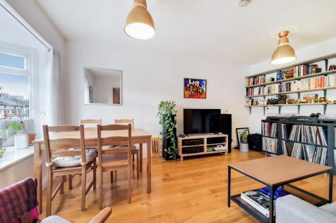 In the Heart of the Triangle. Two Bedroom Flat. Well Presented. Modern Kitchen. Spacious Living Room, Great Master Bedroom and Second Bedroom. Bathroom. Furnishings as below Optional: Two Wardrobes Av