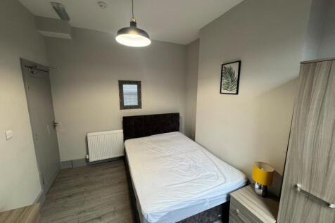 Room available in a house share. Located in Whalley Range. Rent includes all bills