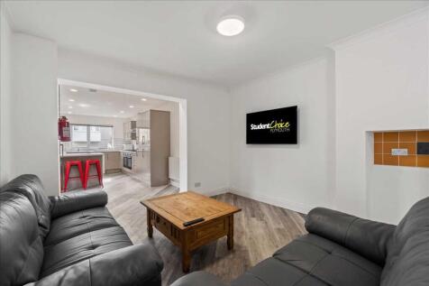 8 Bedroom Terraced in PL4 6PZ