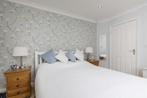 Bramleys Estate Agents - Gernhill Avenue - Fixby (