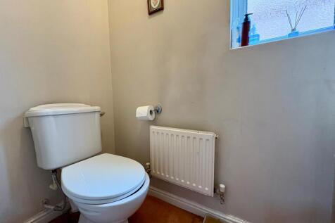 8 Shawbury Downstairs WC.jpg