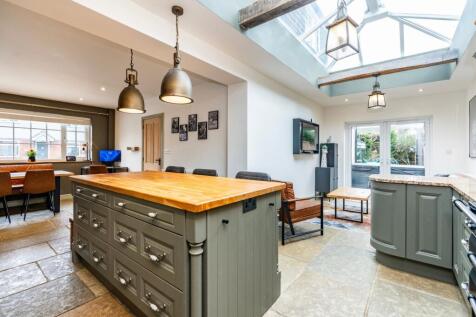 Stunning multifunctional family kitchen